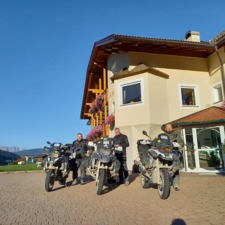 Garni La Majon Hotel Sëlva Buitenkant foto